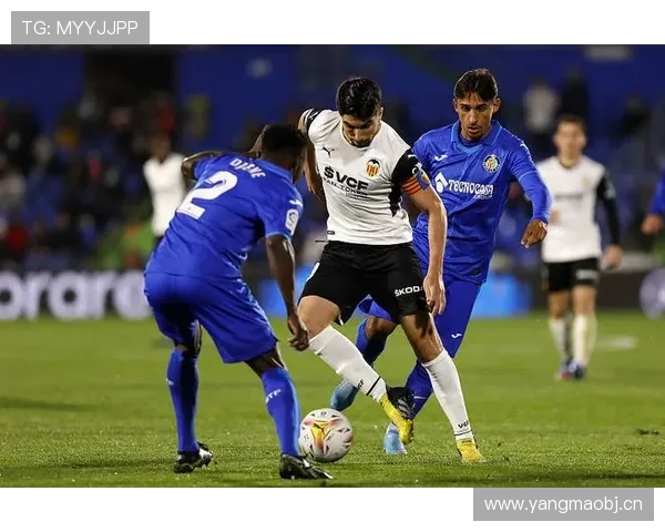 瓦伦西亚管理层决策争议持续，球队竞争格局面临新一轮调整