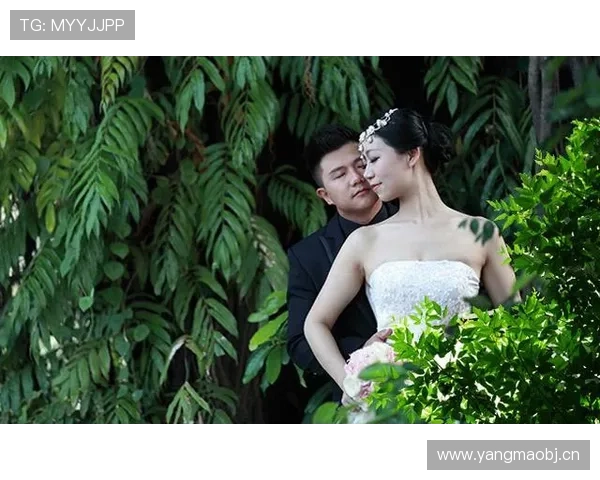 陈一冰退役后住进四合院，每天遛弯像在拍民国剧