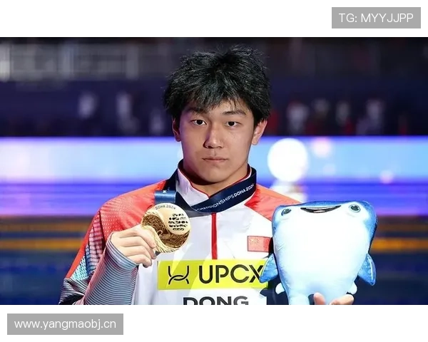 董志豪训练完直接拎着爱马仕去吃夜宵？